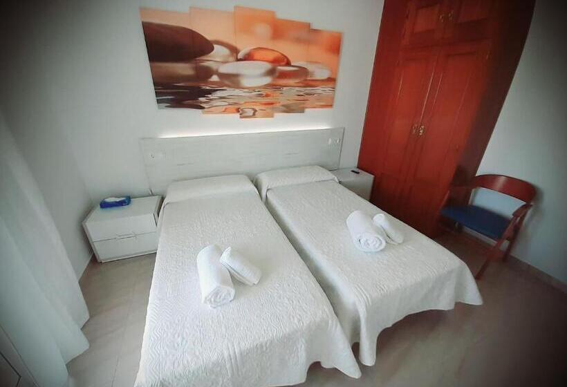 Номер Стандарт с Балконом, Hostal Kokkola