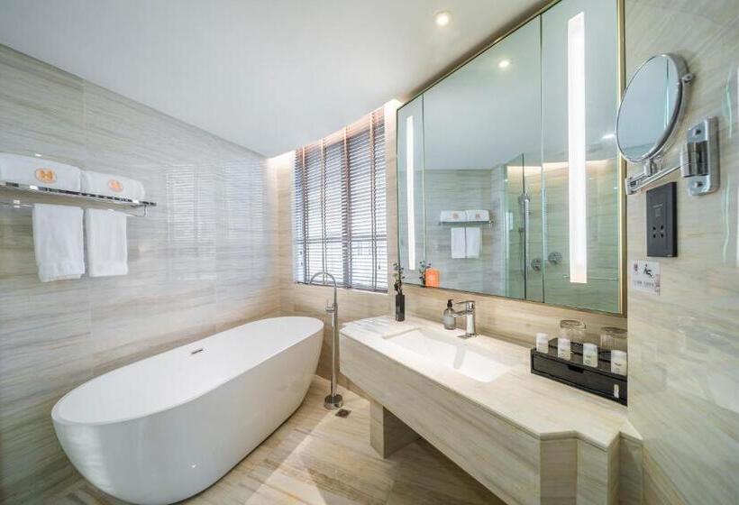 سوئیت اجرایی با تخت کینگ, Wuhan Hongguang