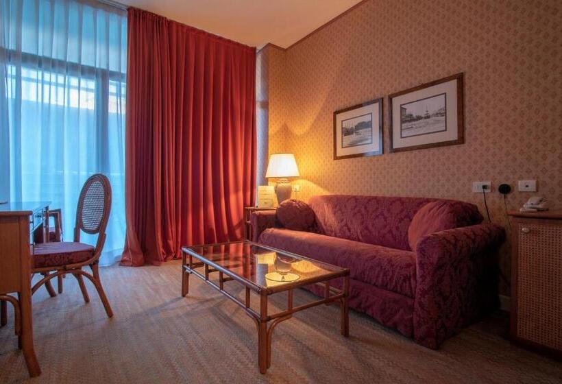 Полулюкс, Grand Hotel Astoria