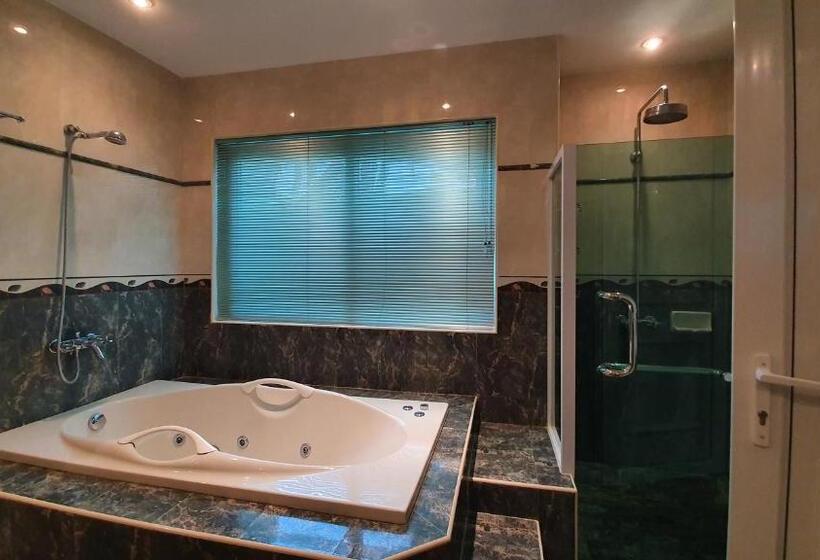 וילה בת 3 חדרי שינה, Pinjalo Resort Villas   Jade Hill Project Property Development