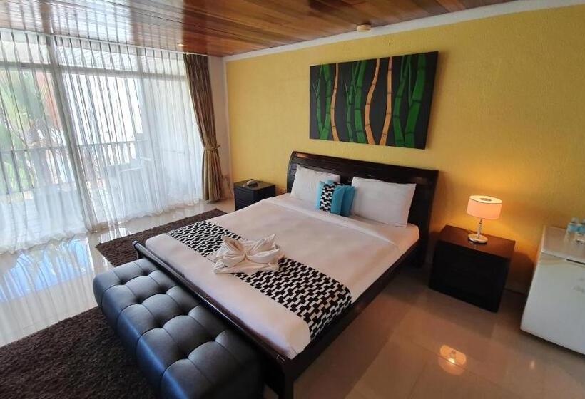 חדר דחוקס עם מיטת קינג, Pinjalo Resort Villas   Jade Hill Project Property Development