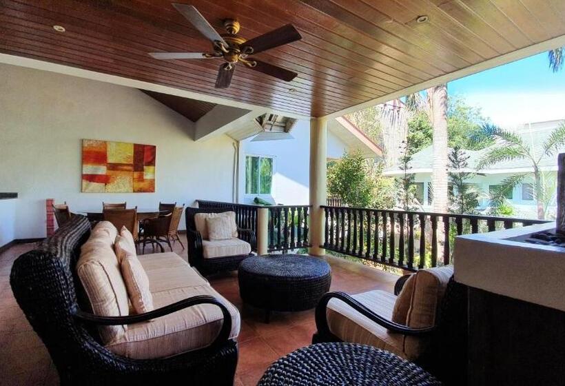 סוויטה דלוקס, Pinjalo Resort Villas   Jade Hill Project Property Development