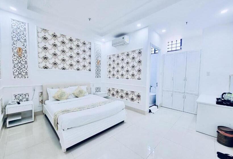 اتاق لوکس, Linh Phuong 6