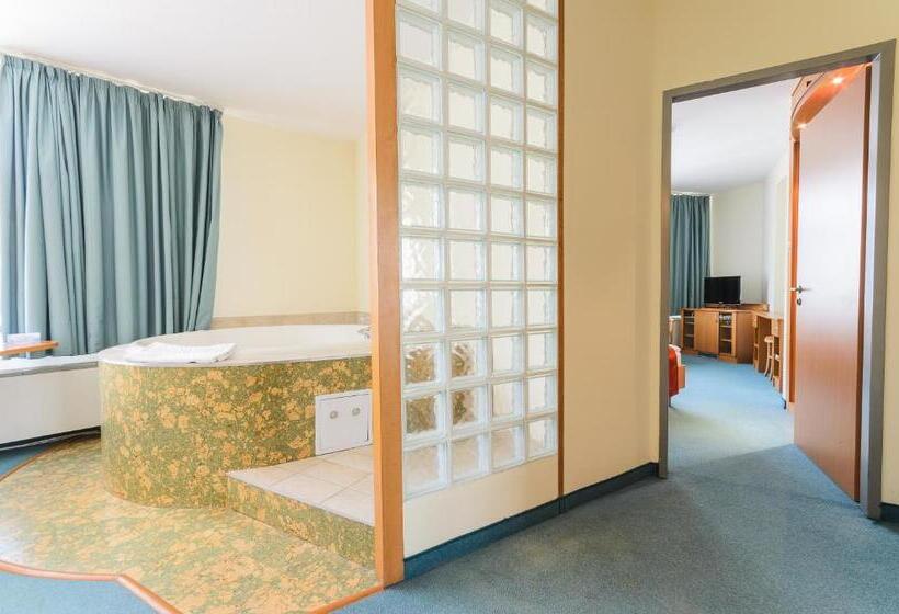سوئیت با وان آب گرم, Hunguest Hotel Aqua Sol