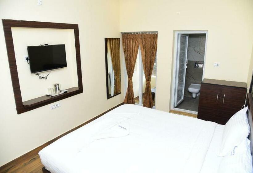 اتاق لوکس با بالکن, R Inn Yercaud