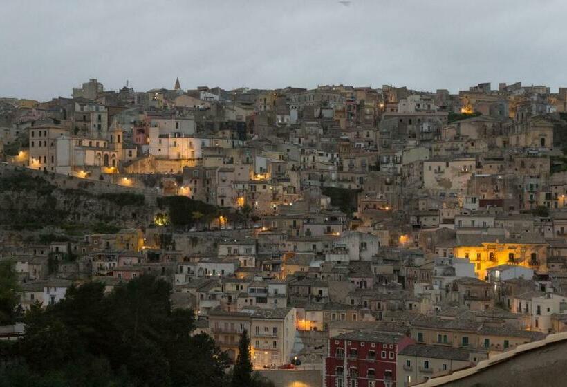 غرفة سوبيريور ثلاثية, Oikos   Ragusa Ibla