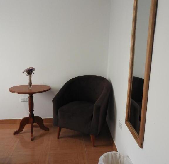 اتاق استاندارد با چشم‌انداز کوهستان, Ayllu B&b Ollantaytambo