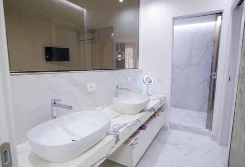 غرفة سوبيريور سرير كينج, Marinisa Suite Luxury Room