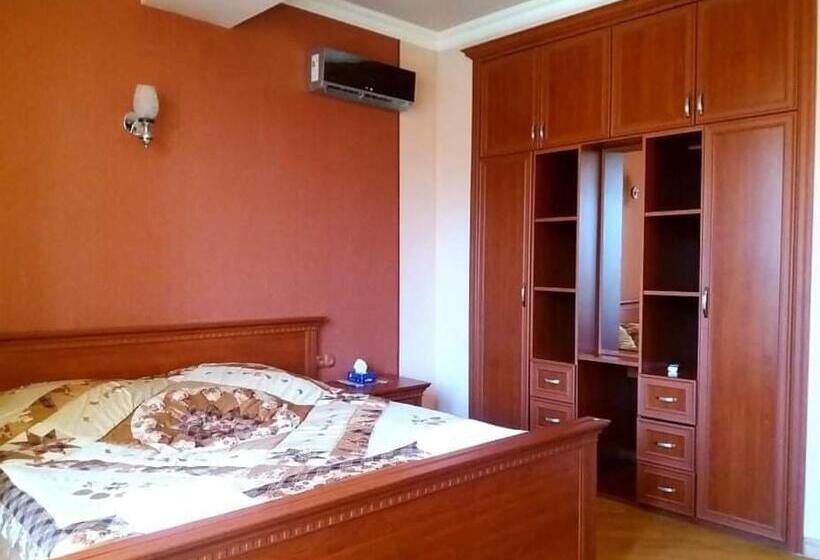 اتاق لوکس با تخت بزرگ, Monument Guesthouse
