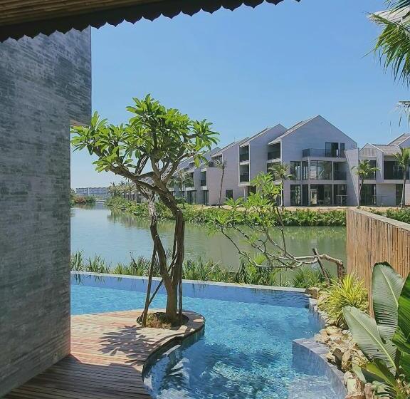 سوییت با چشم‌انداز استخر, Minh   Casa