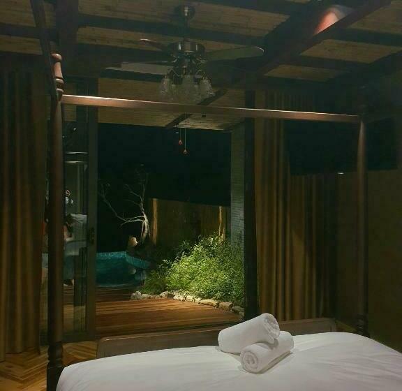 سوییت با چشم‌انداز استخر, Minh   Casa