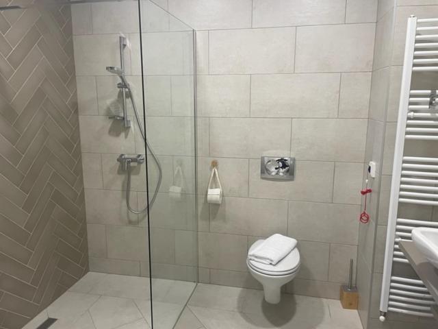 Номер Стандарт, Wbr. Vendégház