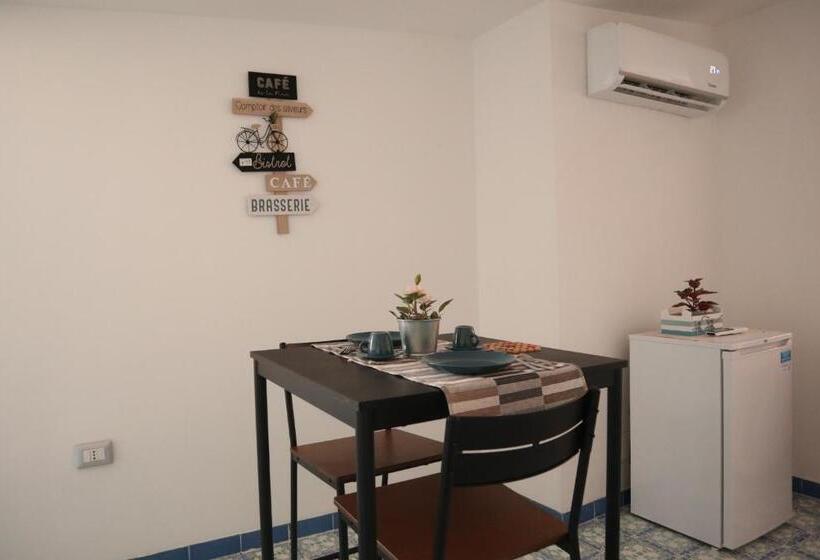 اتاق استاندارد با چشم‌انداز دریا, B&b La Marinella
