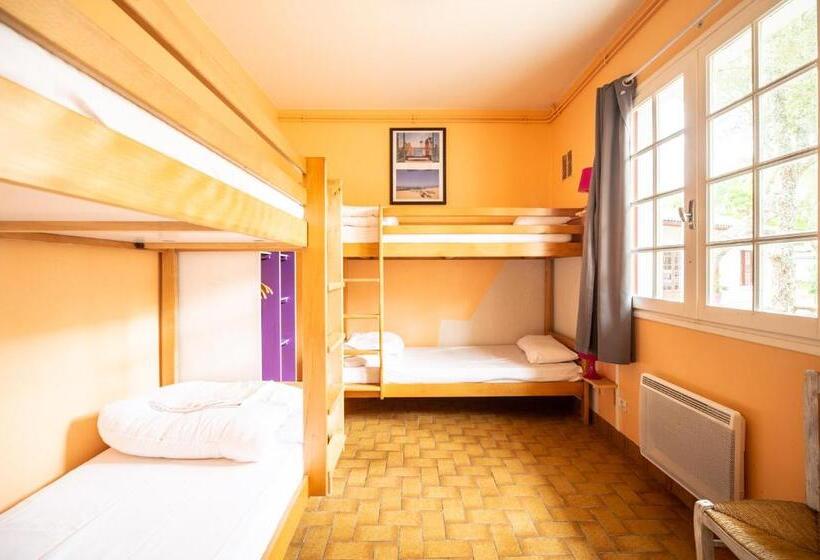 اتاق استاندارد چهارنفره با سرویس بهداشتی مشترک, Nouvel Horizon Guest Center Landes