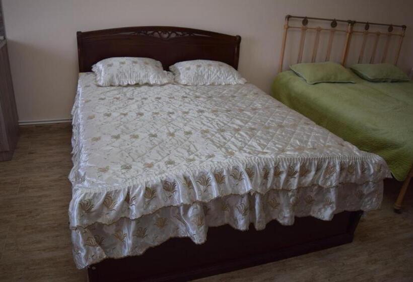 Семейный Номер, Home