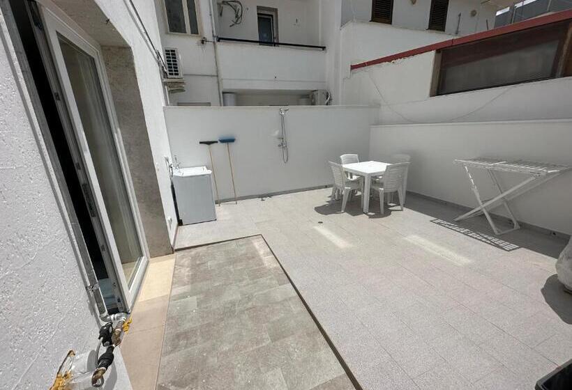 استودیو استاندارد با چشم‌انداز باغ, Infinity Residence Con Parcheggio