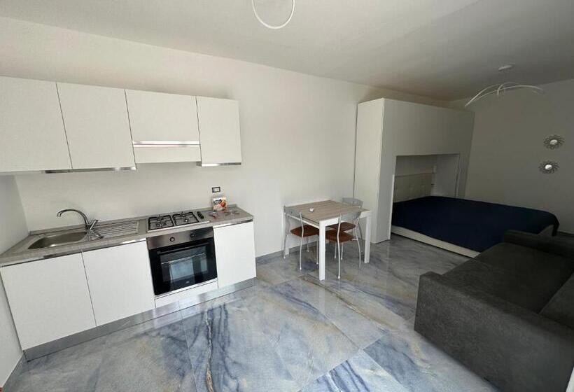استودیو استاندارد با چشم‌انداز باغ, Infinity Residence Con Parcheggio