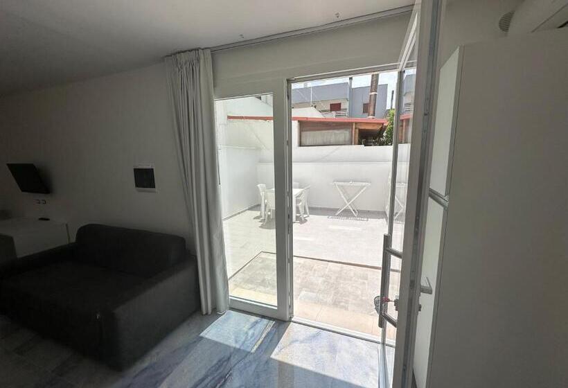 استودیو استاندارد با چشم‌انداز باغ, Infinity Residence Con Parcheggio