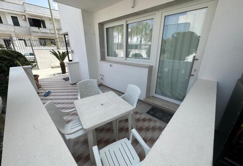 استودیو استاندارد با چشم‌انداز باغ, Infinity Residence Con Parcheggio