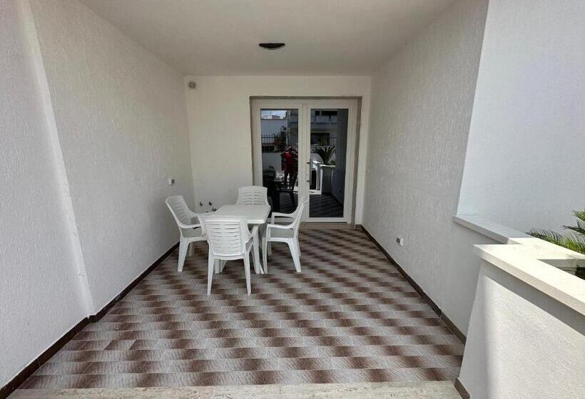 استودیو استاندارد با چشم‌انداز باغ, Infinity Residence Con Parcheggio