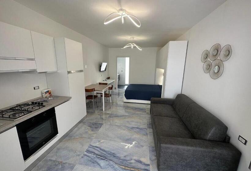 استودیو استاندارد با چشم‌انداز باغ, Infinity Residence Con Parcheggio