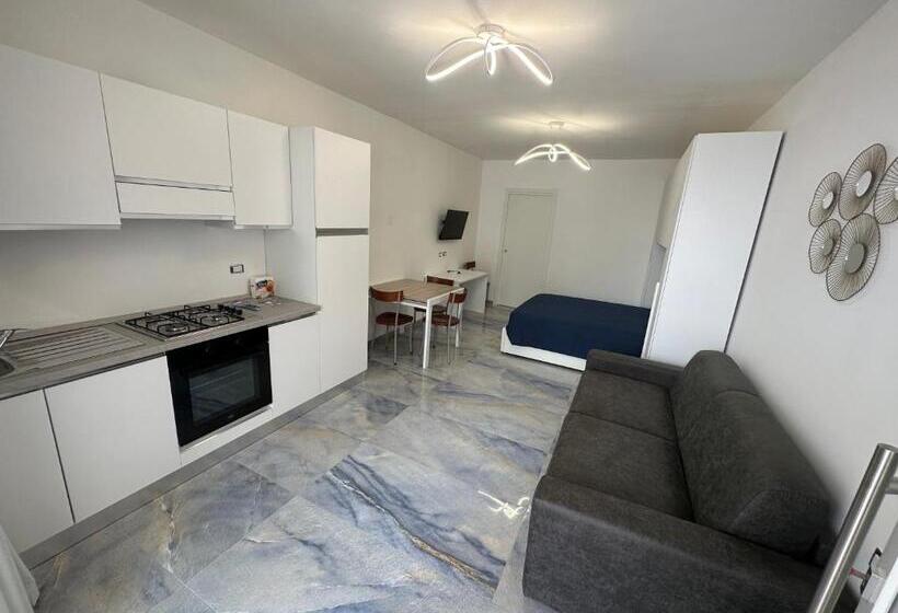 استودیو استاندارد با چشم‌انداز باغ, Infinity Residence Con Parcheggio
