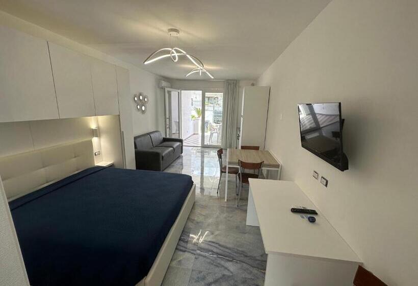 استودیو استاندارد با چشم‌انداز باغ, Infinity Residence Con Parcheggio