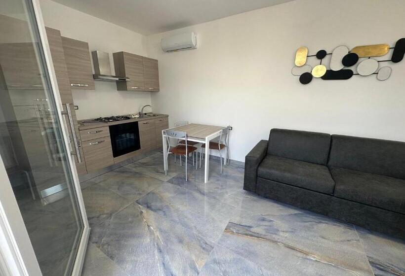 استودیو استاندارد با چشم‌انداز باغ, Infinity Residence Con Parcheggio