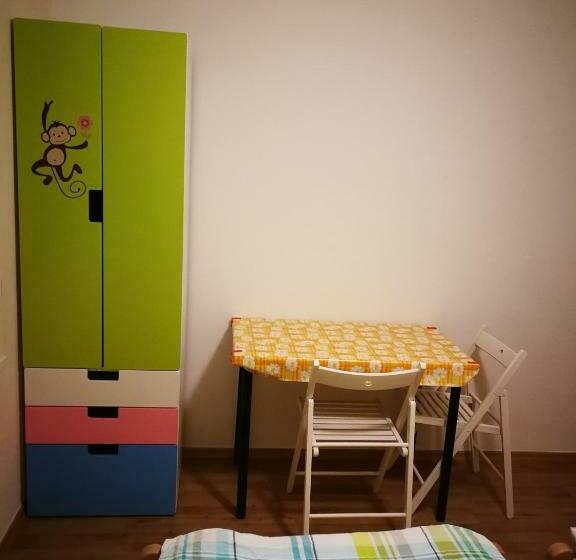 اتاق خانوادگی, Apartment And Room Anica