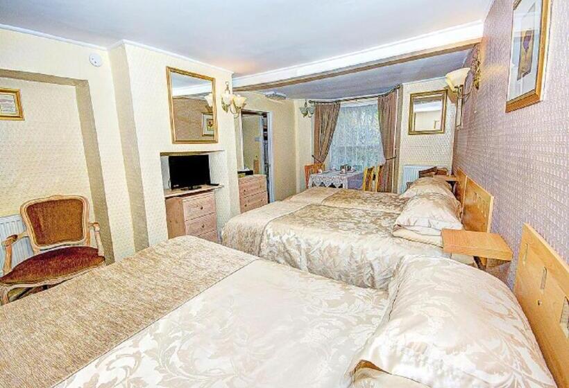 اتاق خانوادگی با چشم‌انداز باغ, Number One Guesthouse