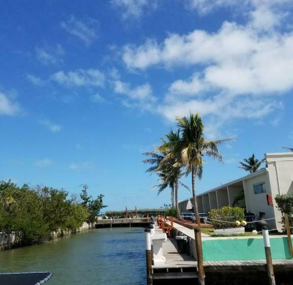 اتاق استاندارد با چشم‌انداز, Coconut Cay Resort