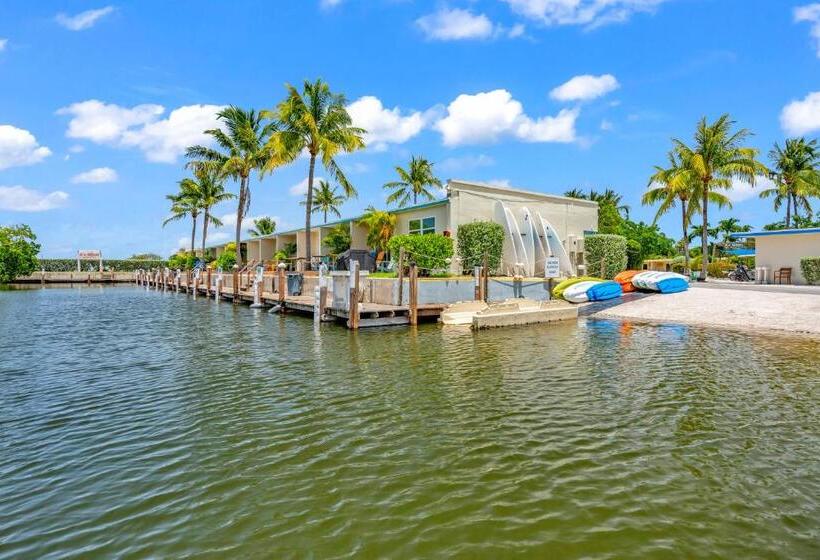 اتاق استاندارد با چشم‌انداز, Coconut Cay Resort