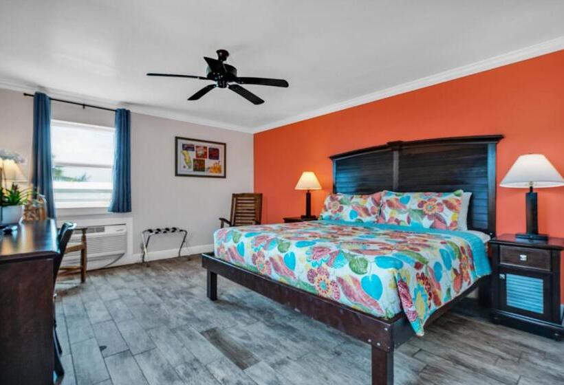 اتاق لوکس با تخت بزرگ, Coconut Cay Resort