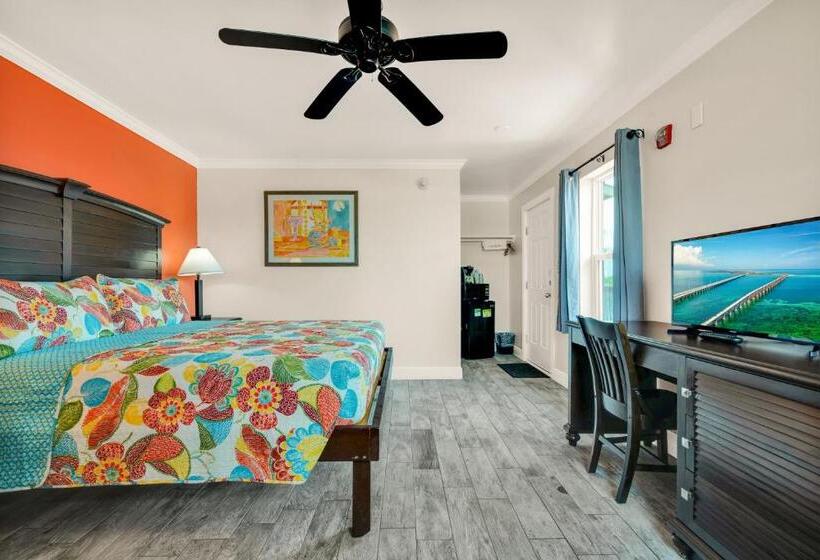 اتاق لوکس با تخت بزرگ, Coconut Cay Resort