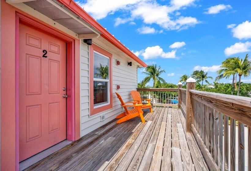 اتاق لوکس, Coconut Cay Resort