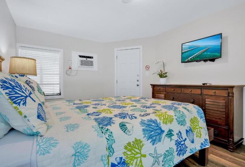 اتاق استاندارد با چشم‌انداز استخر, Coconut Cay Resort