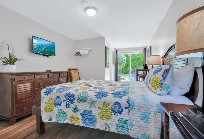 اتاق استاندارد با چشم‌انداز استخر, Coconut Cay Resort