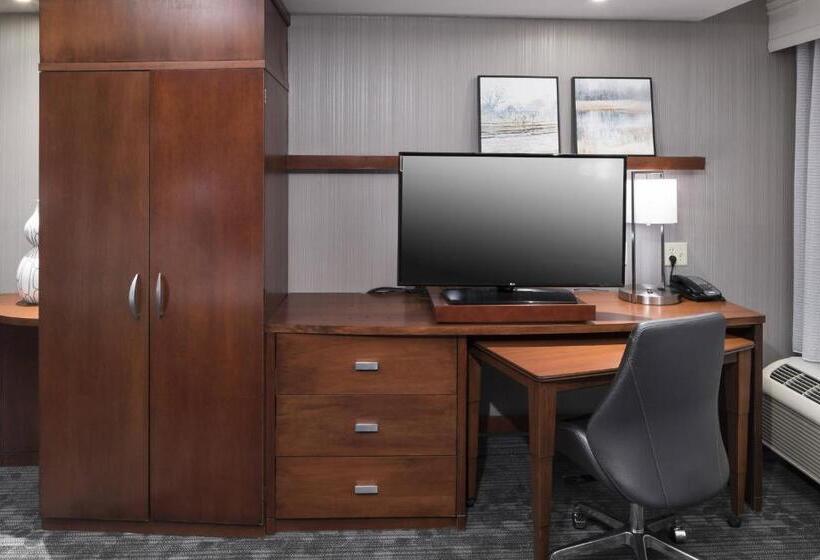 Номер Стандарт с Балконом, Courtyard By Marriott West Orange