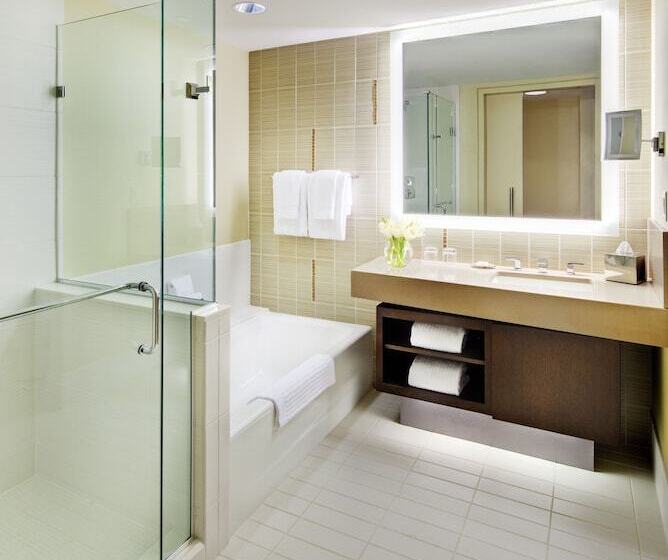 اتاق استاندارد با تخت بزرگ, Fairmont Pittsburgh
