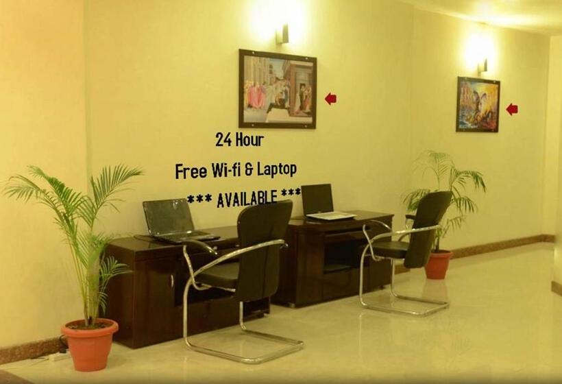 اتاق لوکس سه تخته, Hong Kong Inn