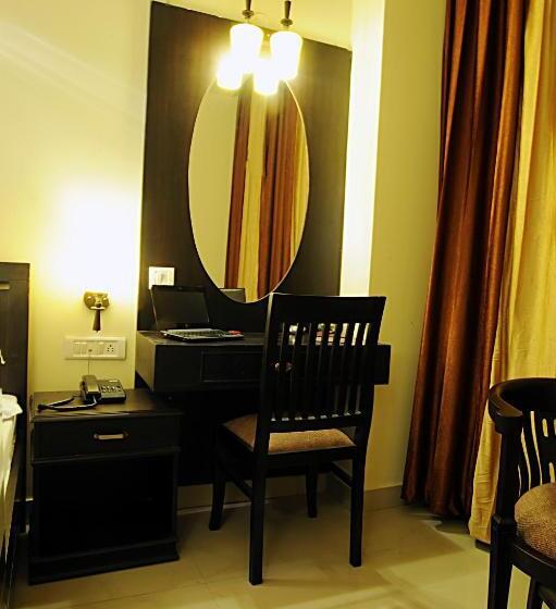 اتاق لوکس سه تخته, Hong Kong Inn