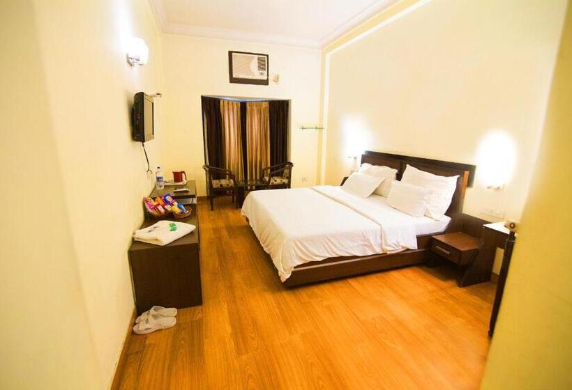 اتاق لوکس سه تخته, Hong Kong Inn