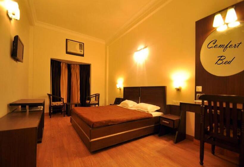 اتاق لوکس سه تخته, Hong Kong Inn