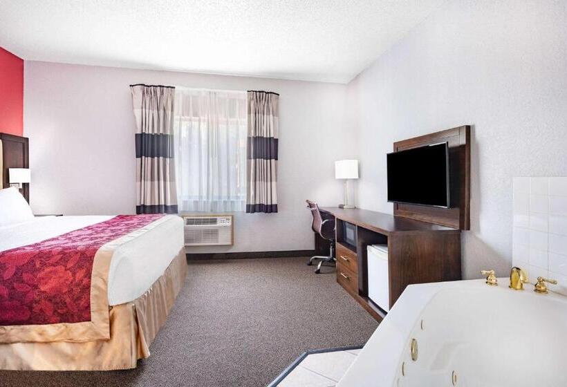 Люкс Deluxe Кровать Кинг, Ramada By Wyndham Keystone Near Mt Rushmore