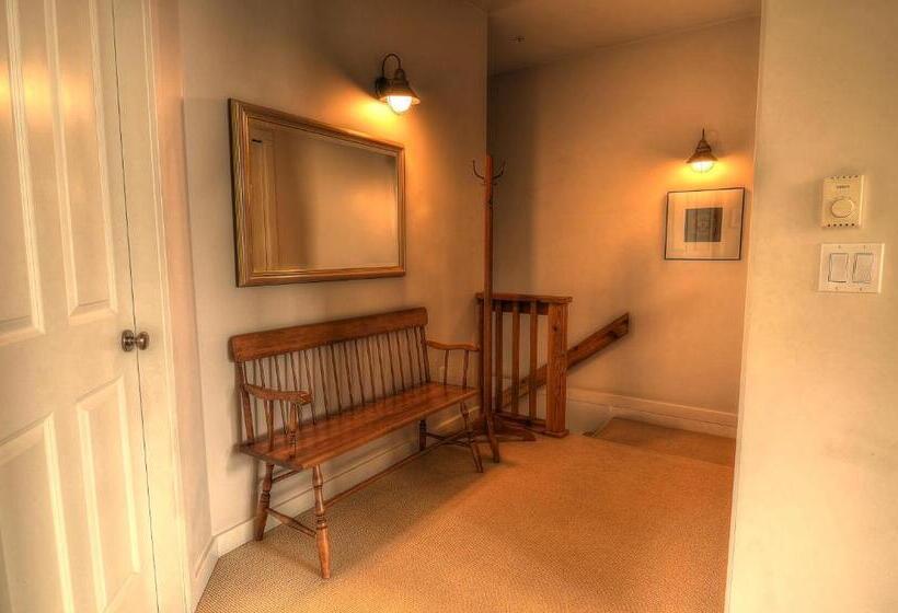 Люкс 2 Спальни, Waters Edge Shoreside Suites