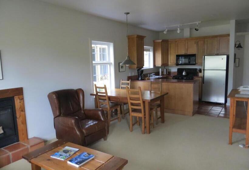 Люкс Кровать Кинг, Waters Edge Shoreside Suites