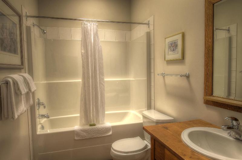 Люкс Кровать Кинг, Waters Edge Shoreside Suites