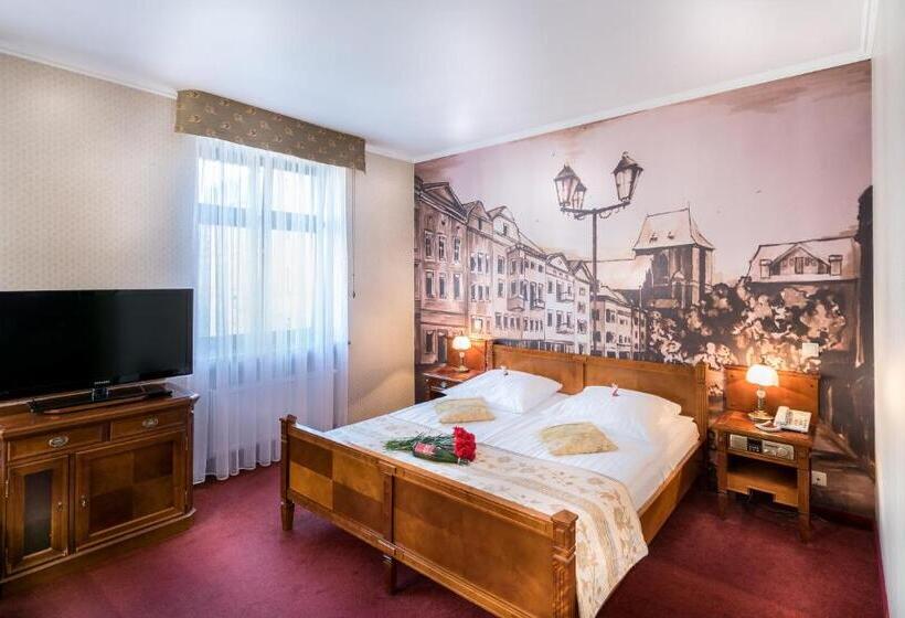 Номер Deluxe, Gotyk