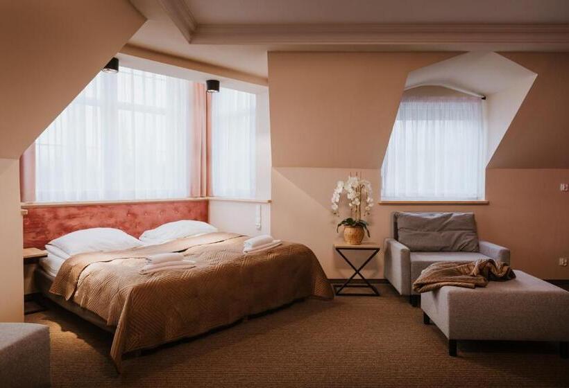 اتاق استاندارد چهار تخته, Villa Palladium