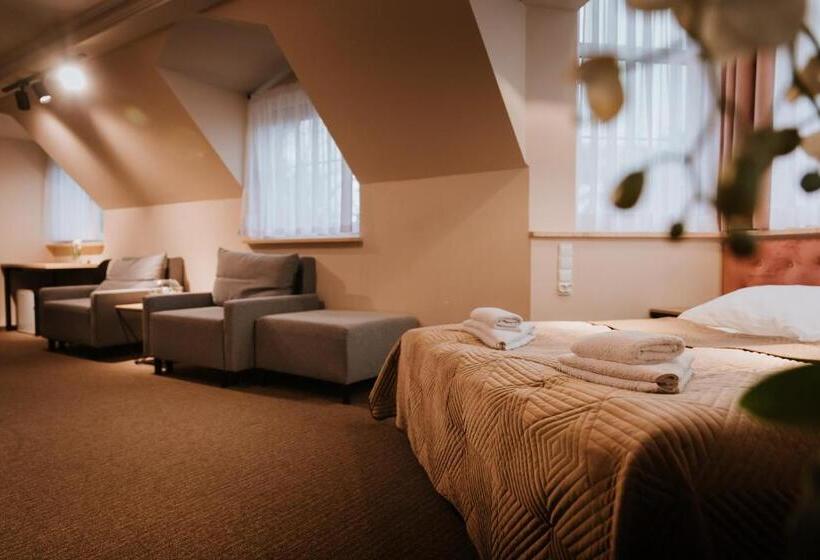 اتاق استاندارد سه نفره, Villa Palladium